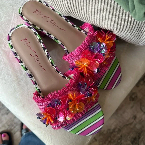 NWOT Betsey Johnson Peyten Pink Multicolor Sandal Beaded size 7.5 - Picture 3 of 3